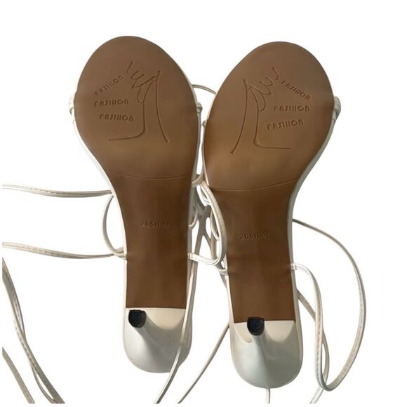 NWT White Strappy Sandals no size on sandals see size chart and measurements - Picture 3 of 10